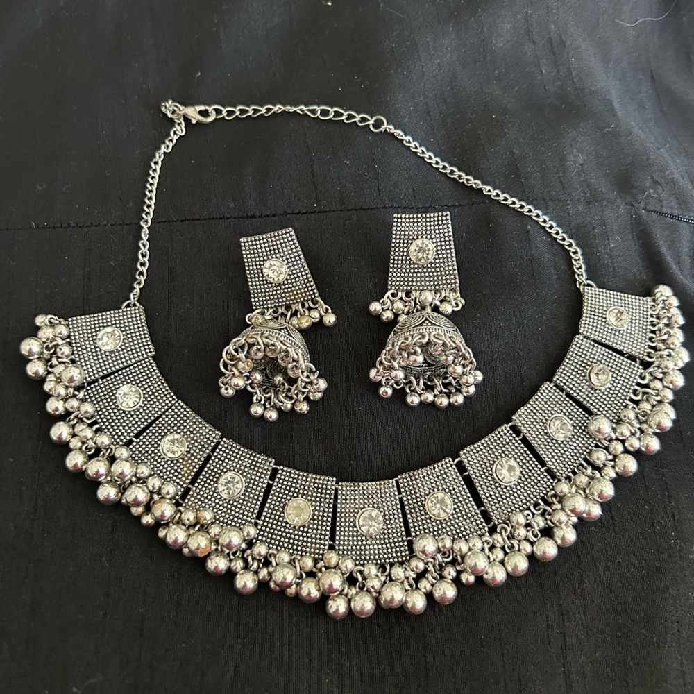 Elegant Silver Necklace and Earring Set
